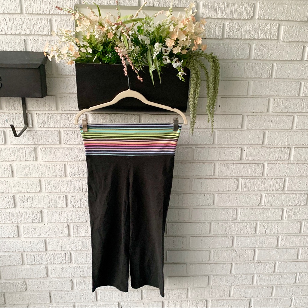 Victoria Secret Rainbow Waistband Capris Yoga Pant